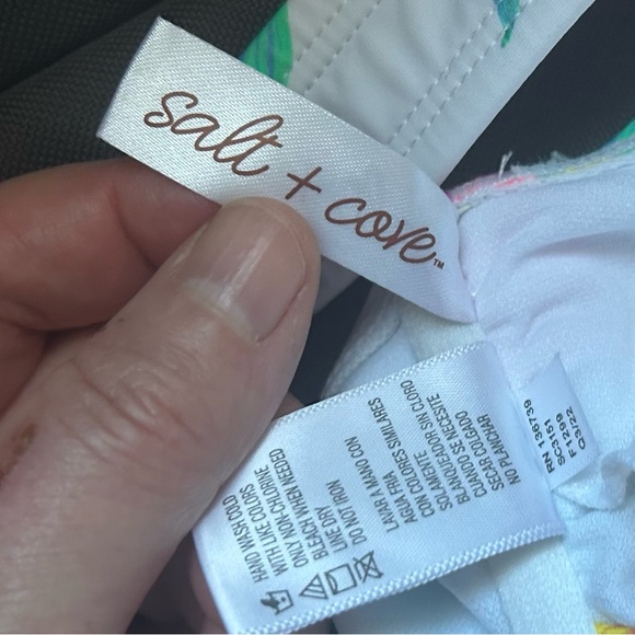 Women’s Salt + Cove Colorful Floral one-Piece Swimsuit. size S - Picture 7 of 8